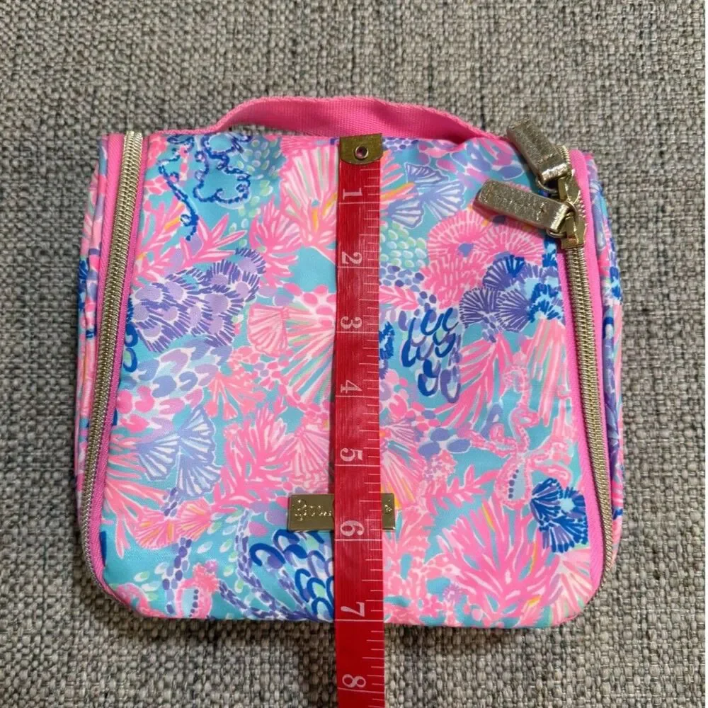 Lilly Pulitzer Hanging Travel Case Splendor In The Sand Pink Seashell Print